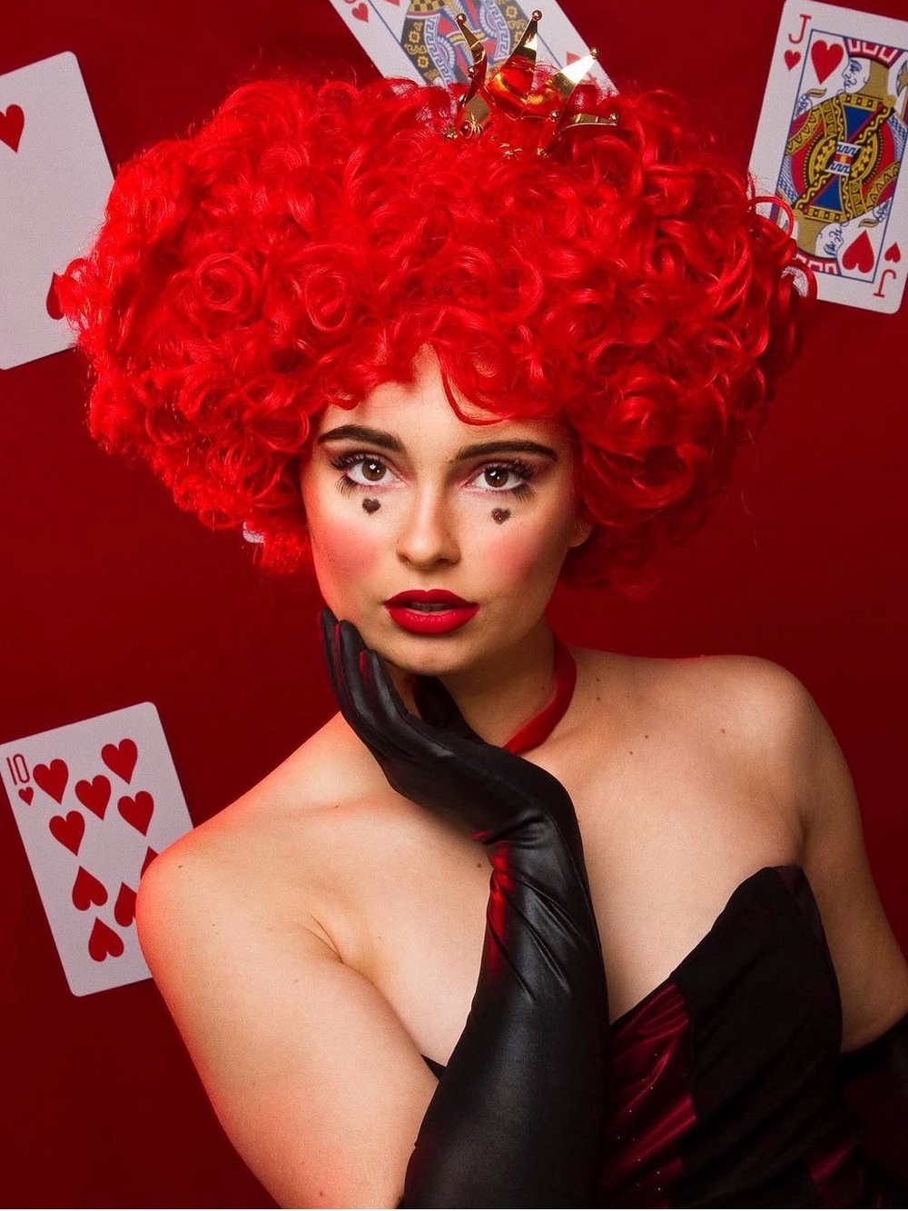 Party City Vibrant Queen of Hearts Women's Wig with heart scepter&small crown